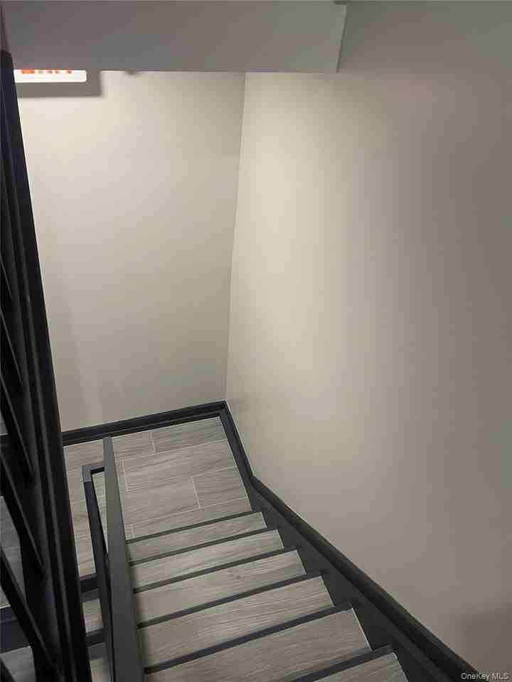 518 Thatford Ave Unit 2 - Photo 2 of 14