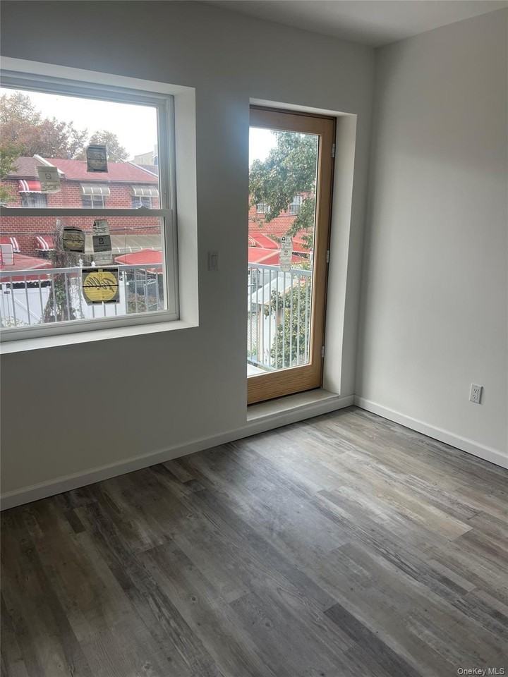 518 Thatford Ave Unit 2 - Photo 3 of 14