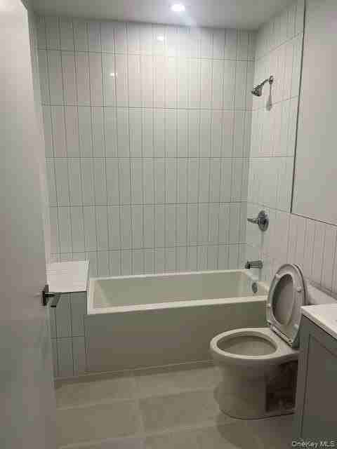 518 Thatford Ave Unit 2 - Photo 4 of 14