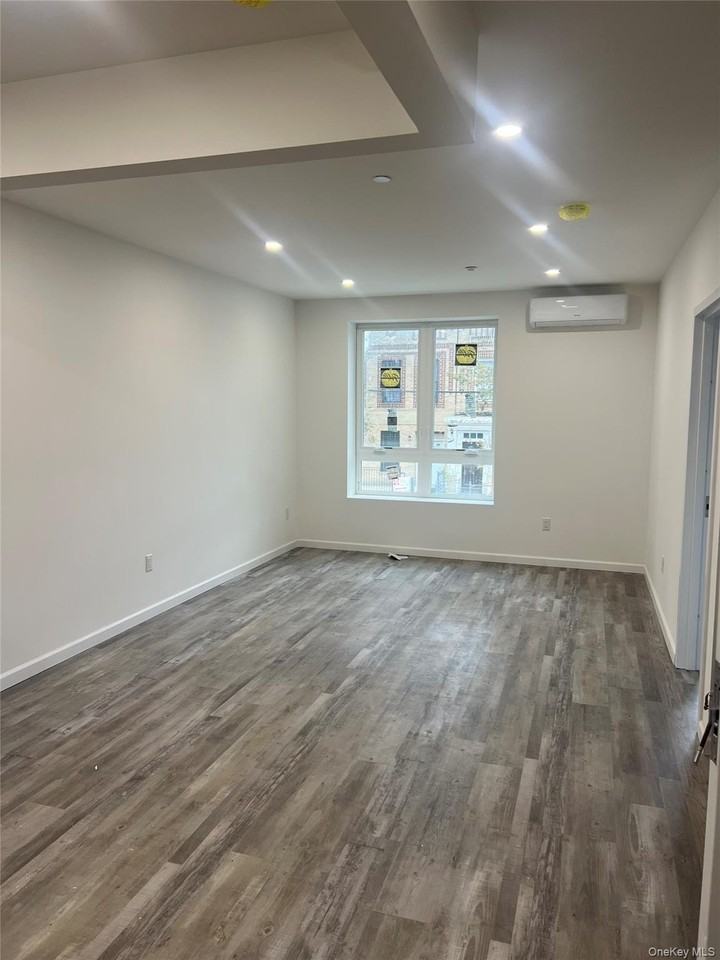 518 Thatford Ave Unit 2 - Photo 7 of 14