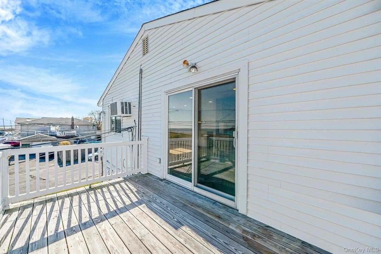 4 Bay Pl - Photo 2 of 37