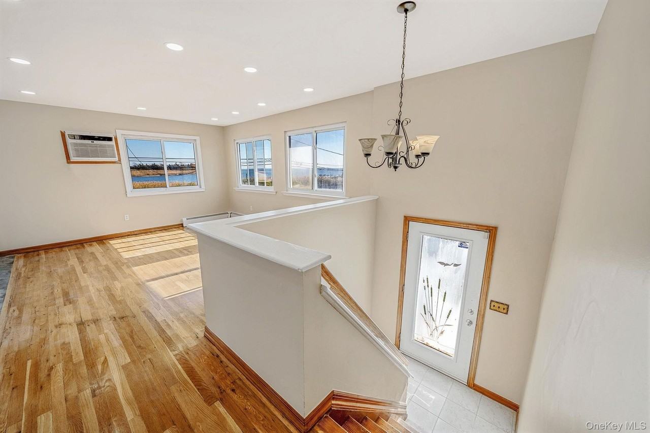 4 Bay Pl - Photo 3 of 37