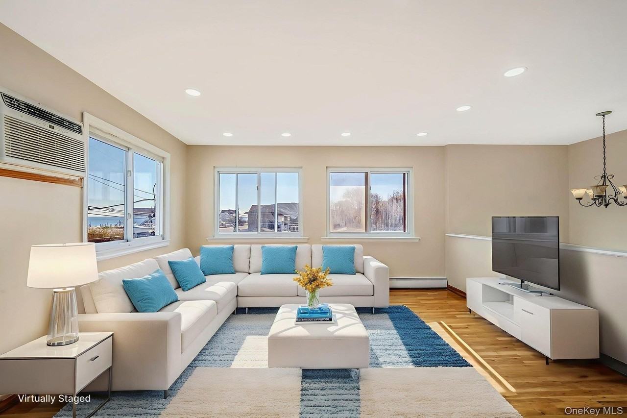 4 Bay Pl - Photo 4 of 37