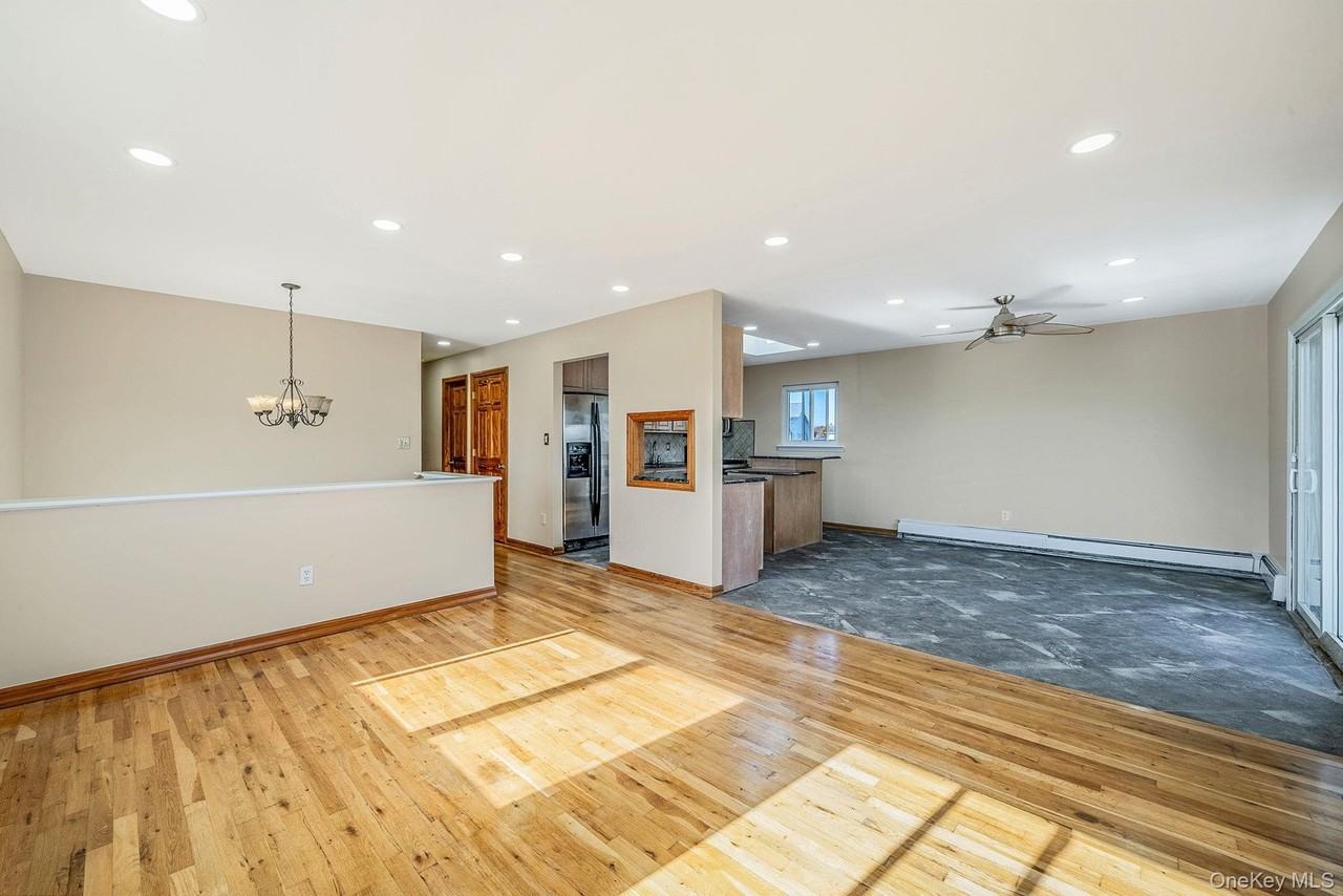 4 Bay Pl - Photo 5 of 37