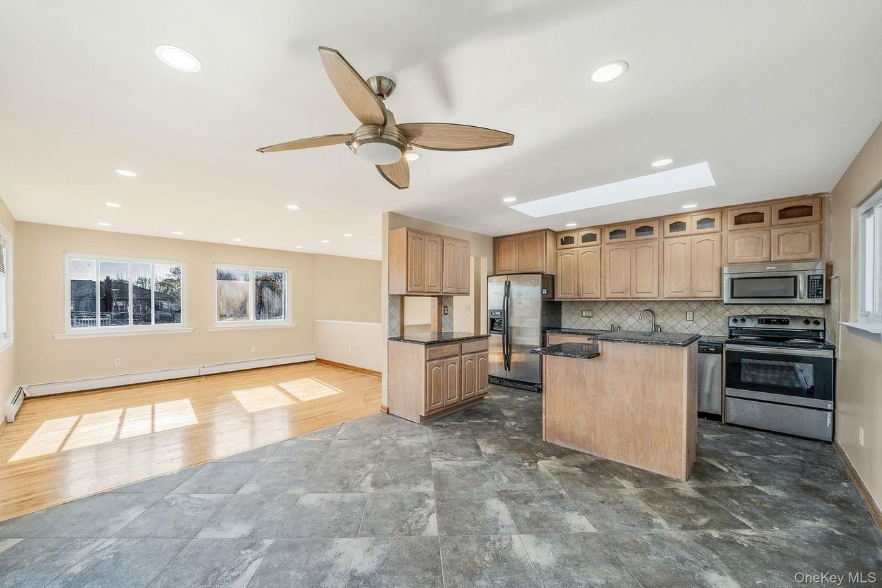 4 Bay Pl - Photo 6 of 37