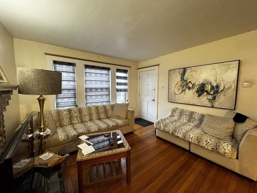 42 Florence St Unit 1 - Photo 2 of 9