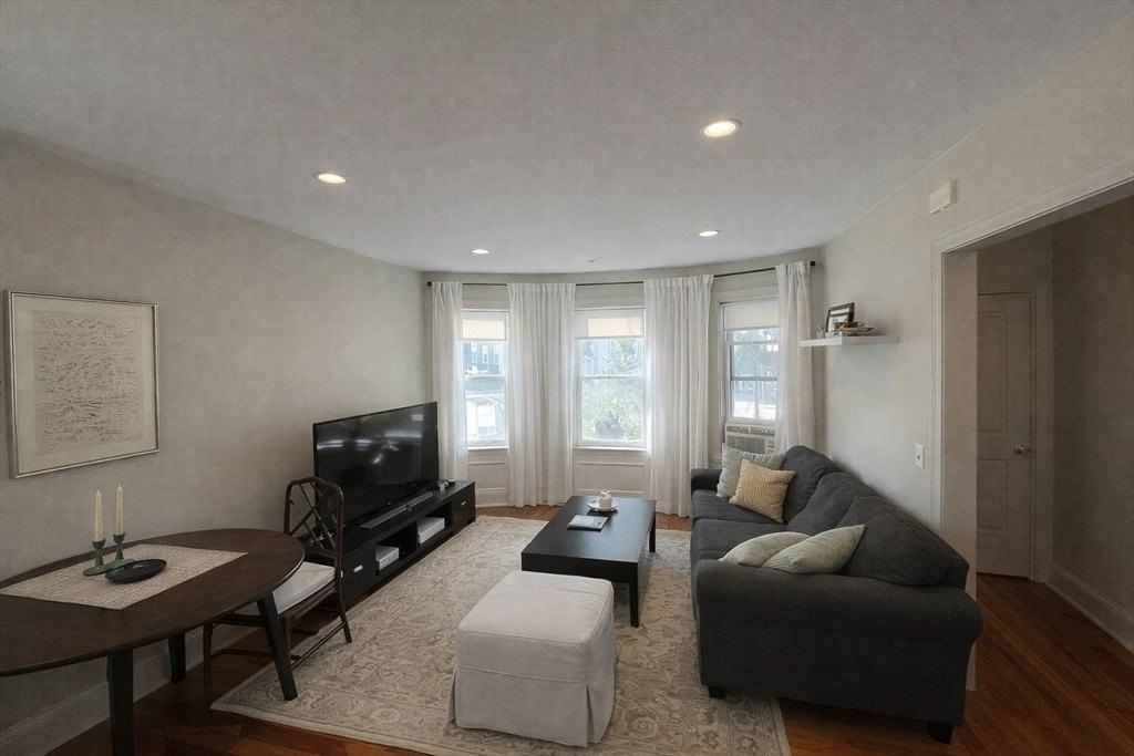 59 Broadway Unit 1 - Photo 4 of 9