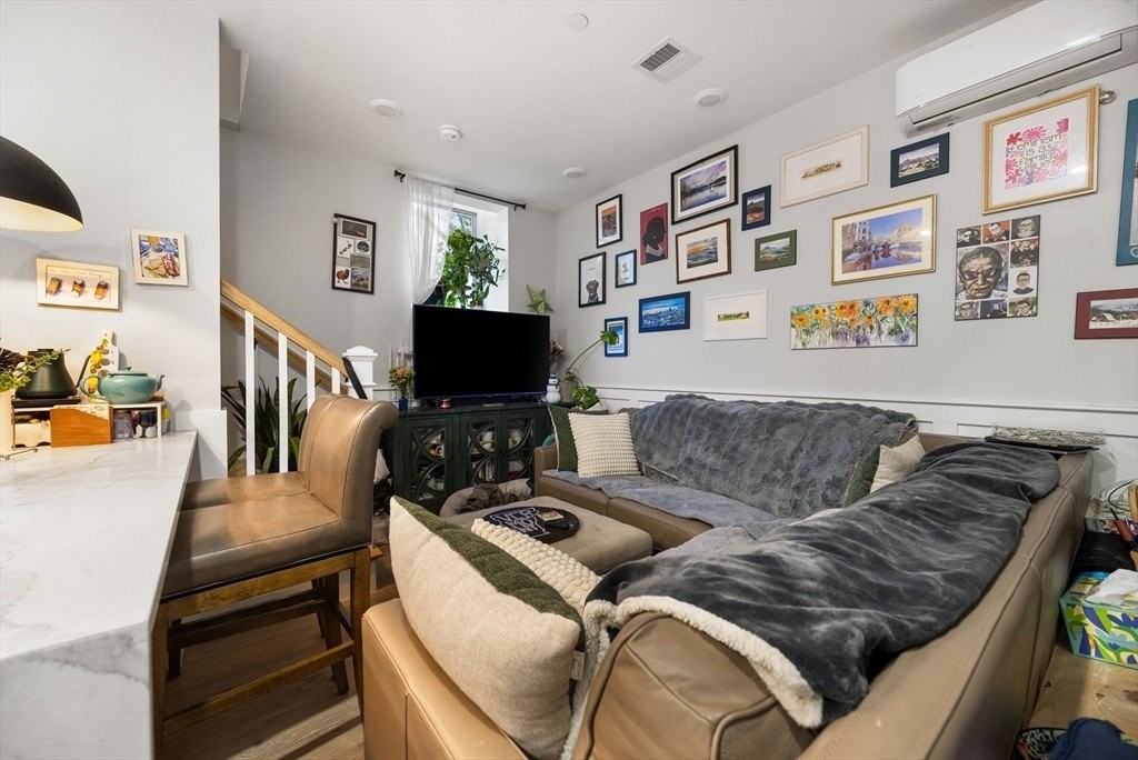 300 Somerville Ave Unit D - Photo 2 of 12