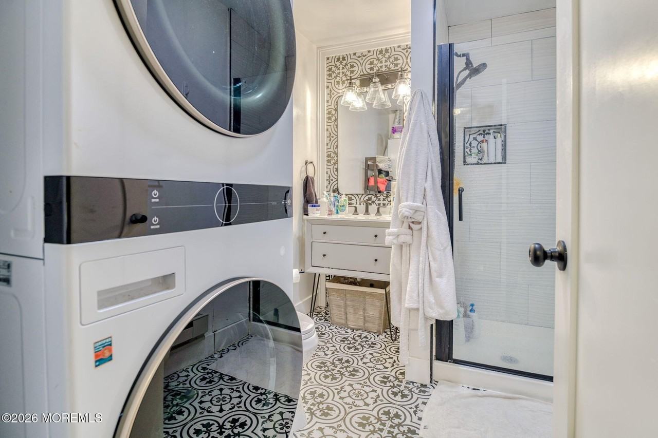 308 7th Ave Apt 5 #5 - Photo 6 of 10