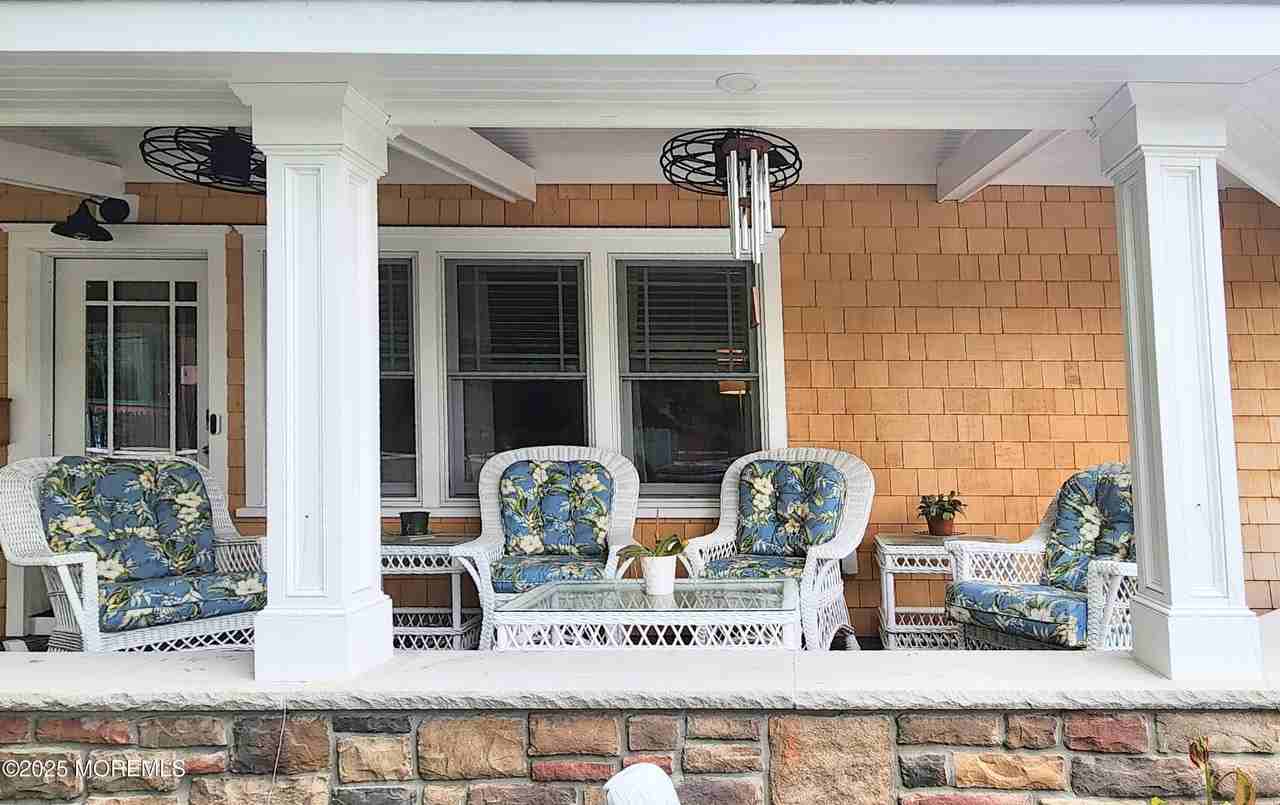 504 Emory St Unit 2 - Photo 4 of 35