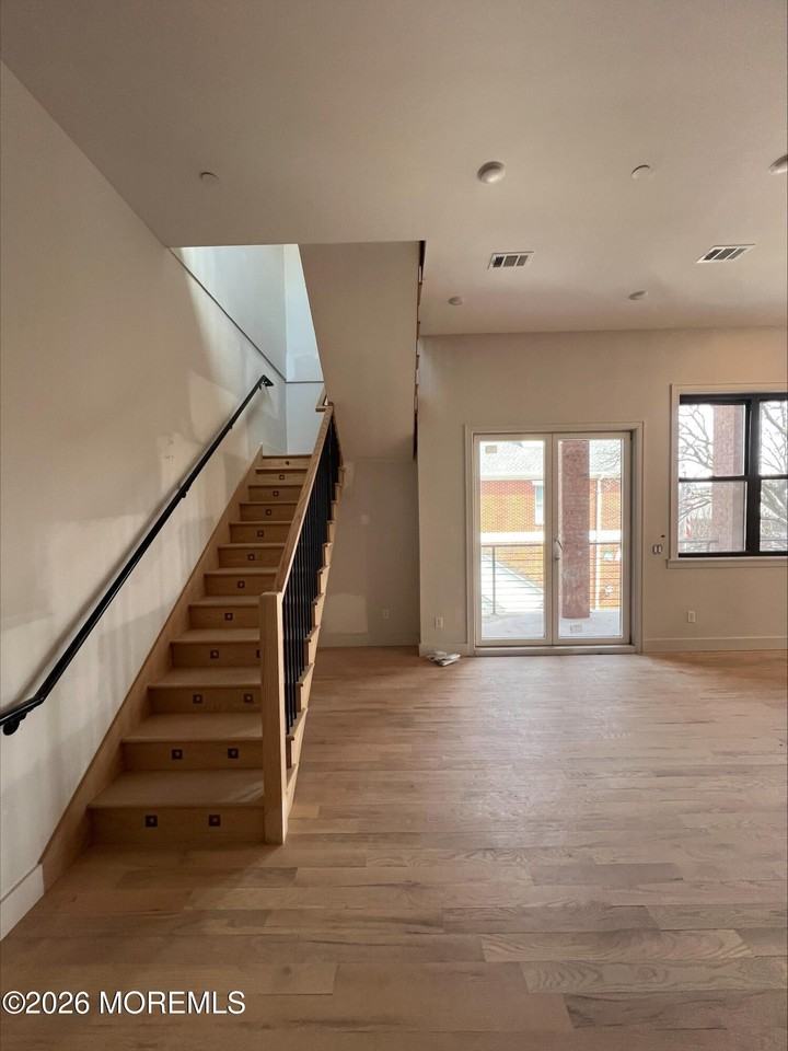 42 Monmouth St Unit C - Photo 2 of 11