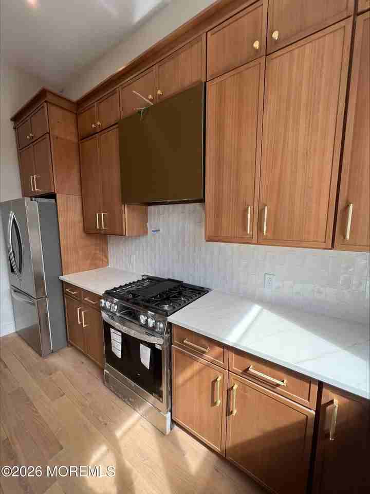 42 Monmouth St Unit C - Photo 3 of 11