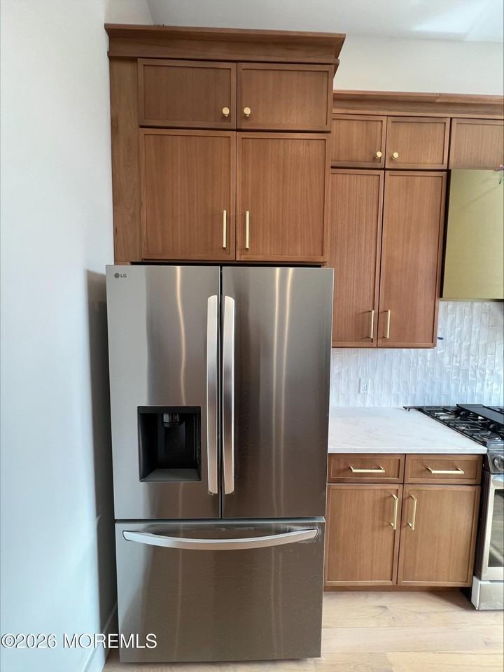 42 Monmouth St Unit C - Photo 4 of 11