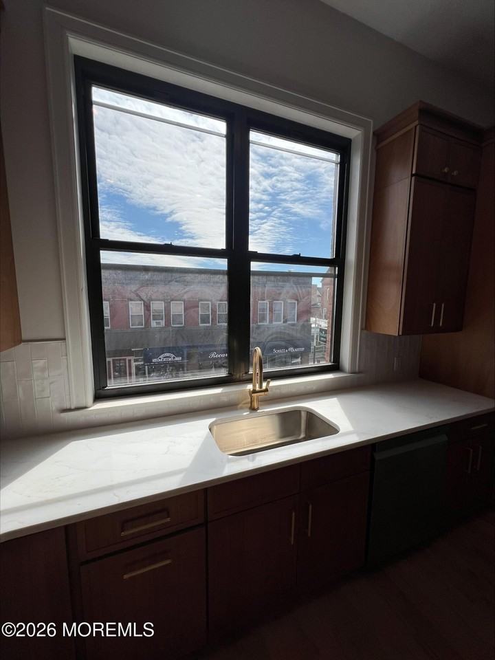 42 Monmouth St Unit C - Photo 5 of 11