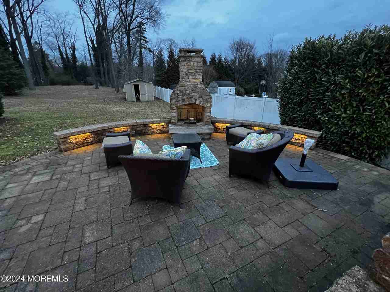 499 W Park Ave - Photo 2 of 23