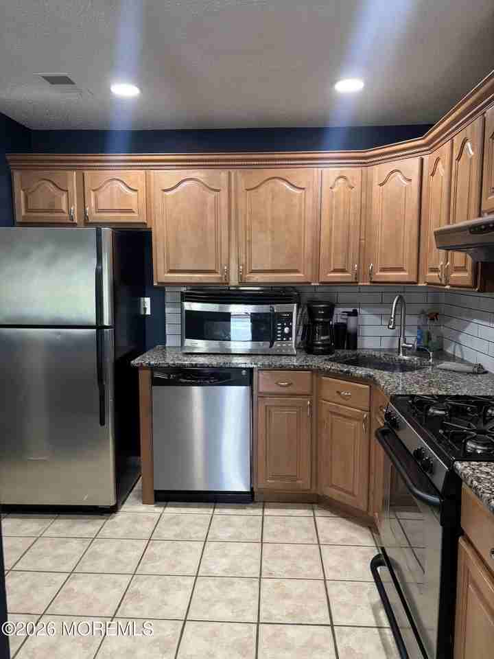 14-1 Providence Ct - Photo 2 of 13