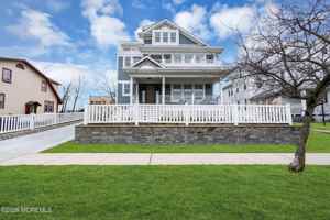 featured image of 213 9th Ave