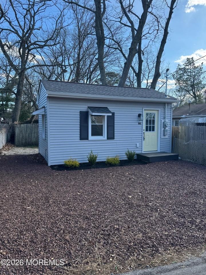 945 Linden Ave - Photo 3 of 10