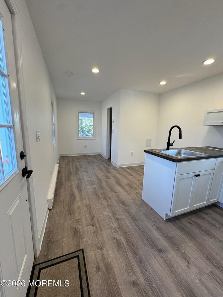 945 Linden Ave - Photo 4 of 10