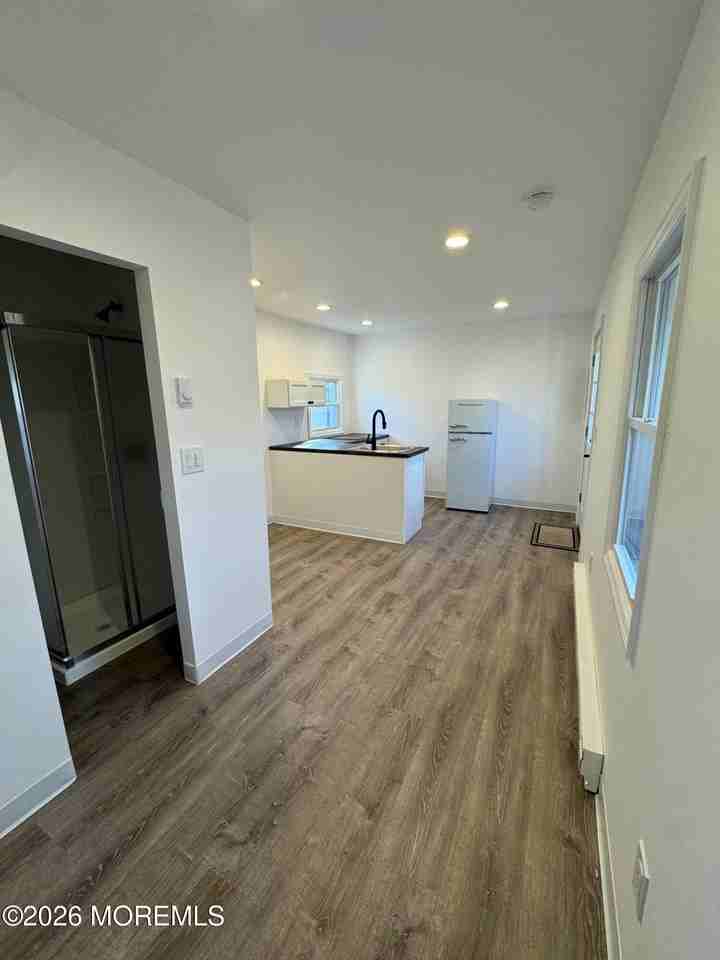 945 Linden Ave - Photo 5 of 10