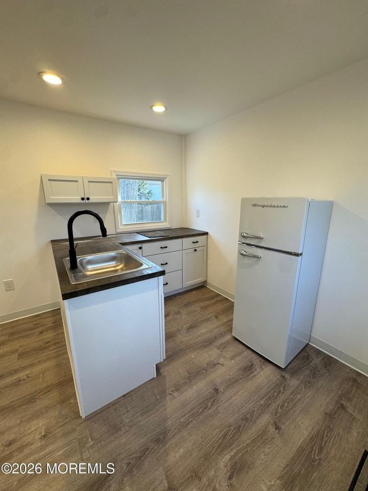 945 Linden Ave - Photo 6 of 10