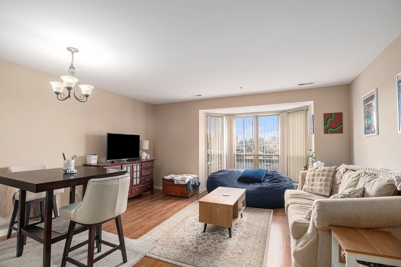 57 E Hattendorf Ave Apt 304 - Photo 2 of 11