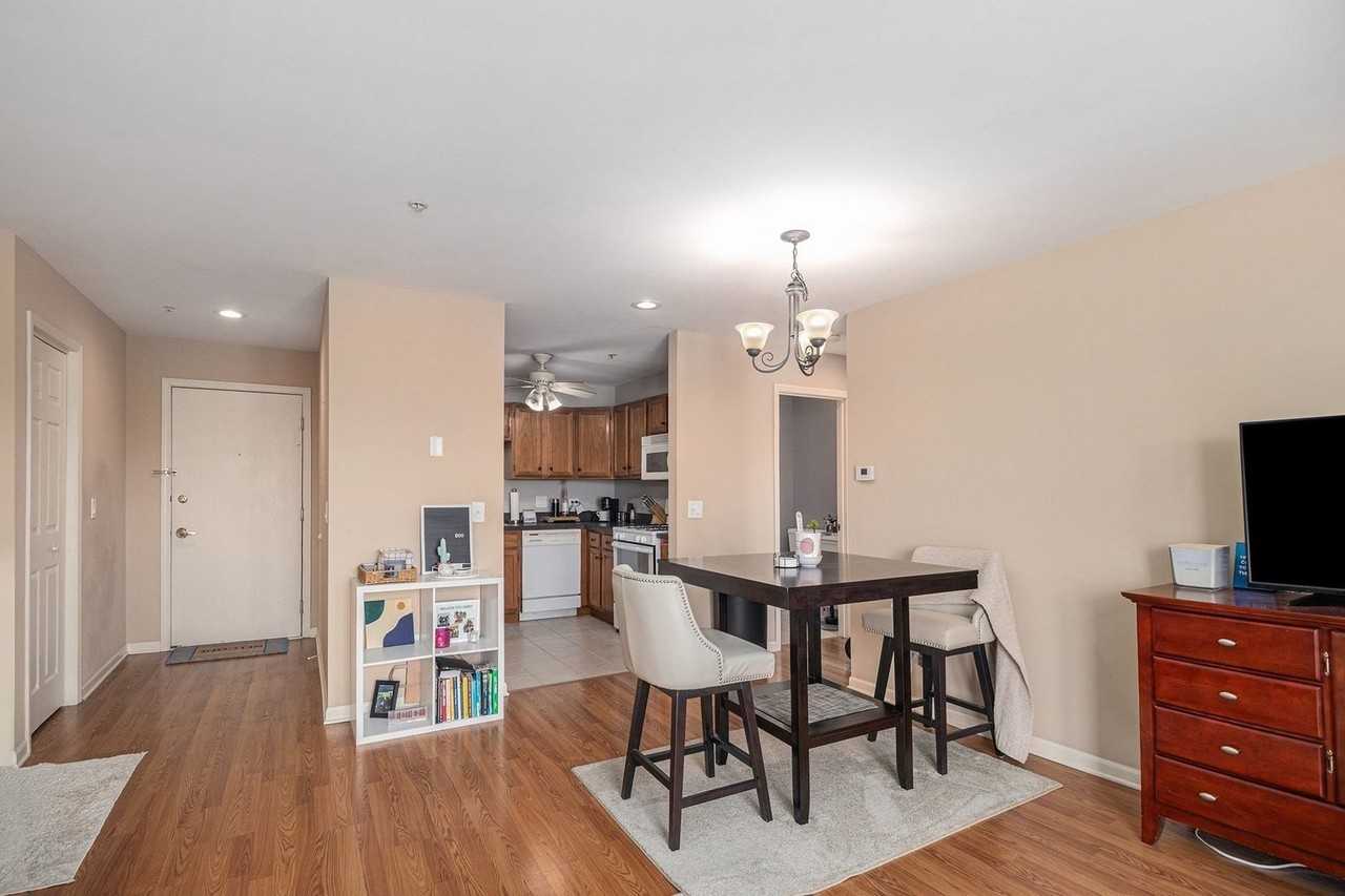 57 E Hattendorf Ave Apt 304 - Photo 3 of 11