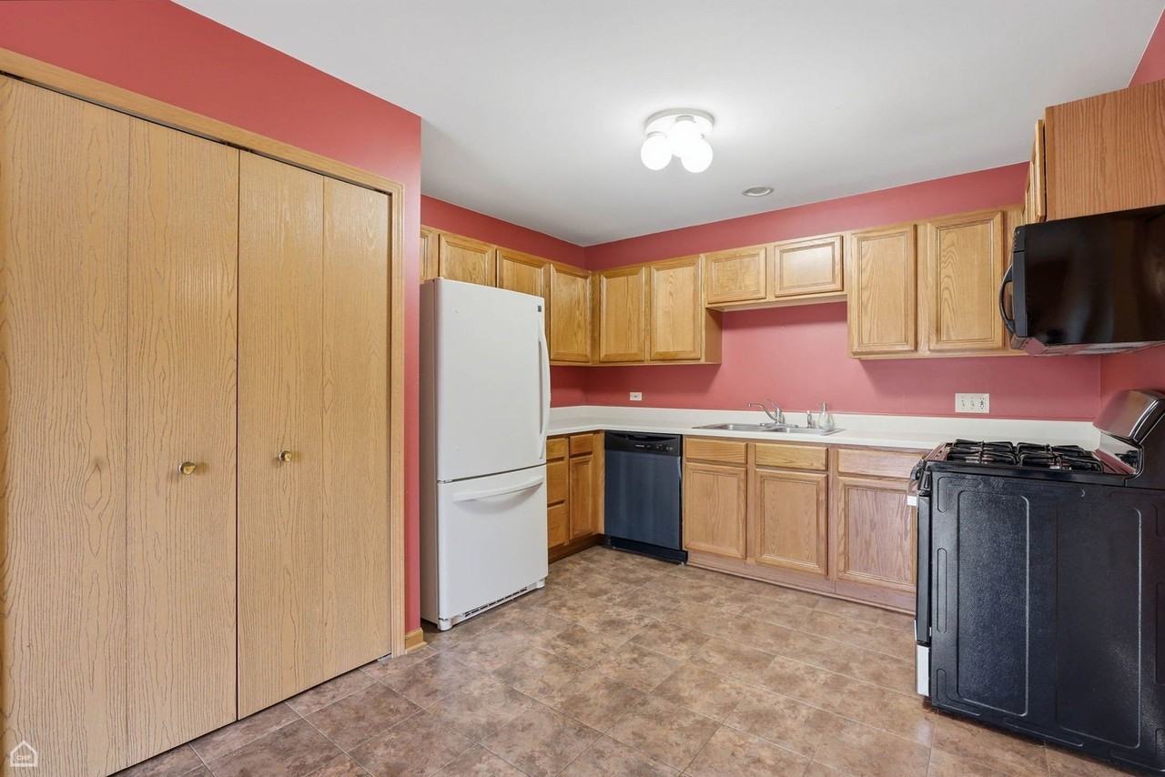 490 Westwood Ct Apt D - Photo 3 of 24