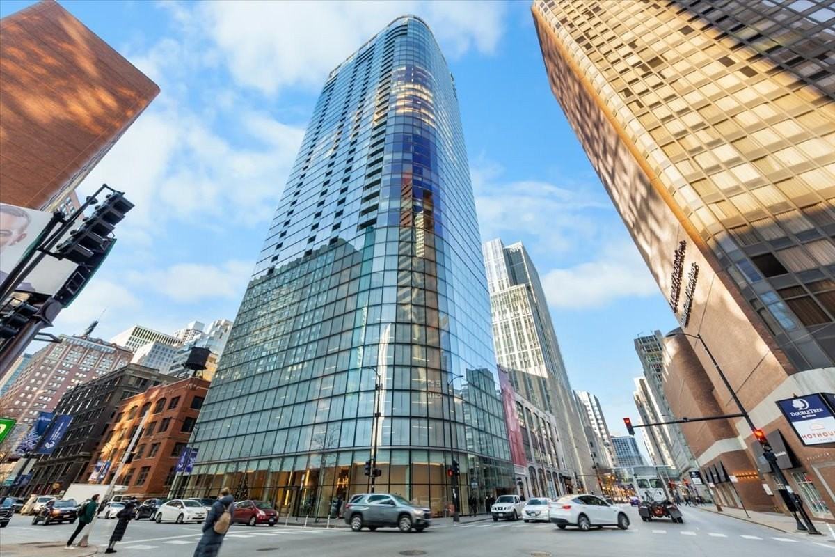 600 N Fairbanks Ct #3301