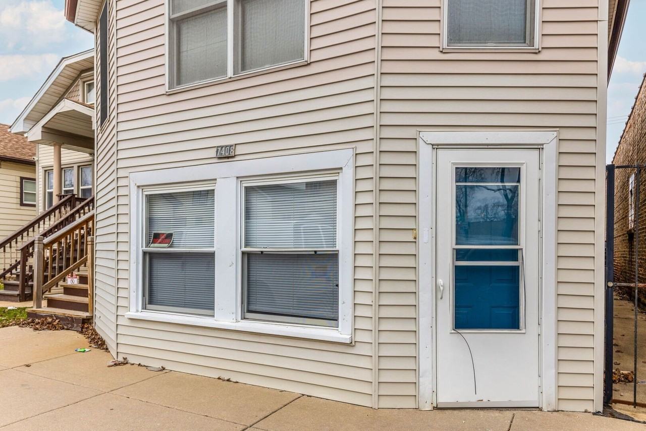 7408 W Addison St Unit 2 - Photo 2 of 24