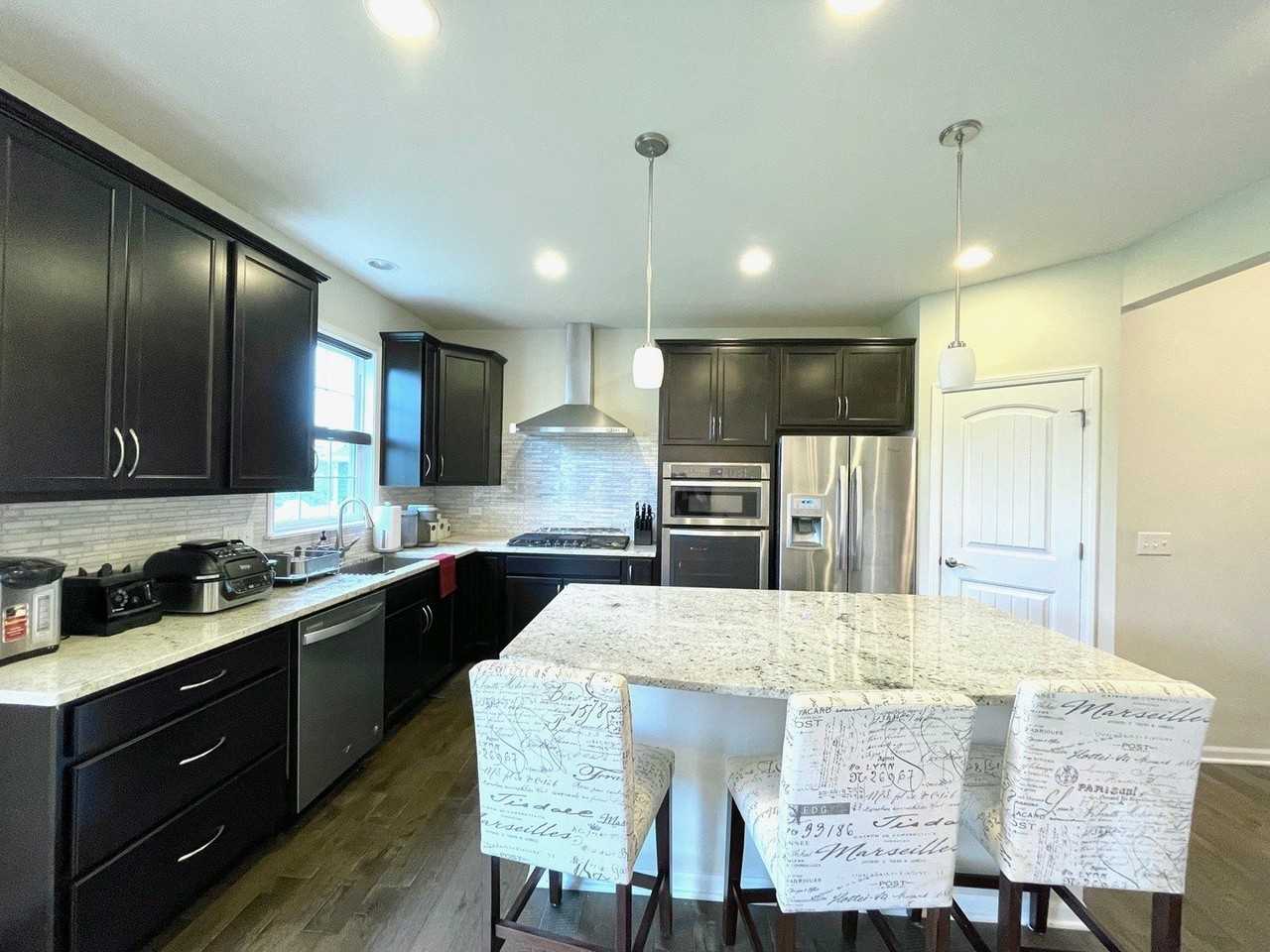 4 Andrew Ln - Photo 3 of 23