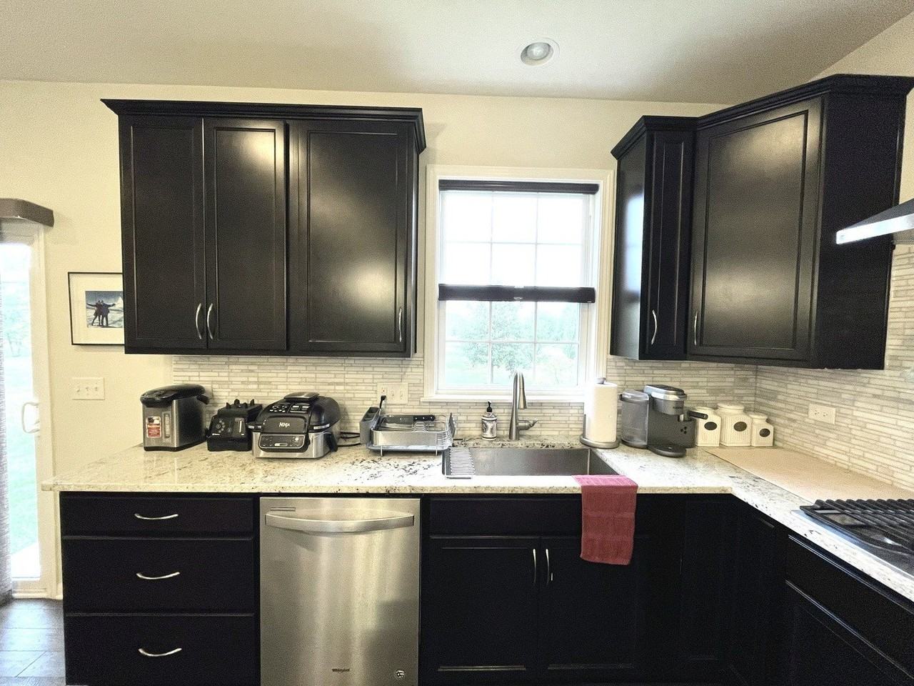 4 Andrew Ln - Photo 7 of 23