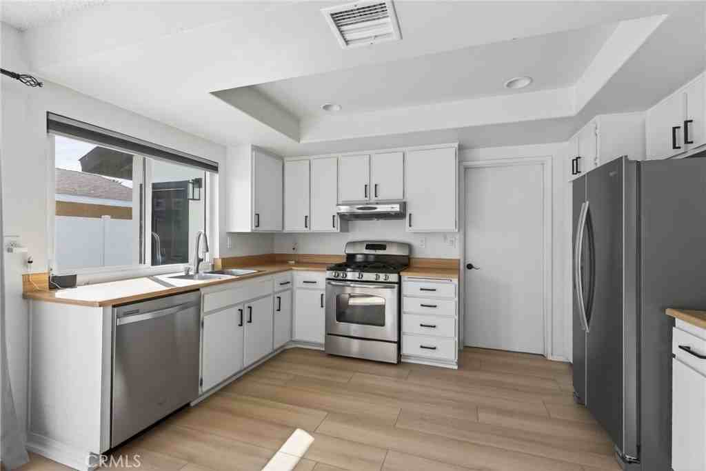 1312 Live Oak Ct #1 - Photo 3 of 31