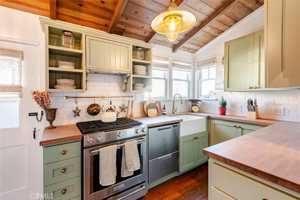 featured image of 135 Turquoise Ave