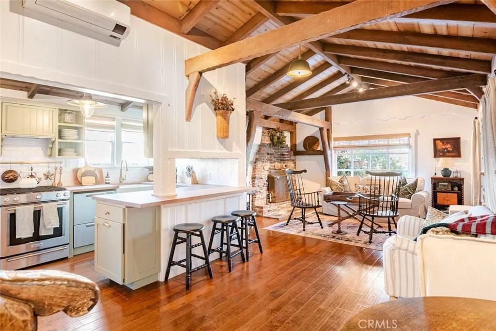 135 Turquoise Ave - Photo 2 of 19