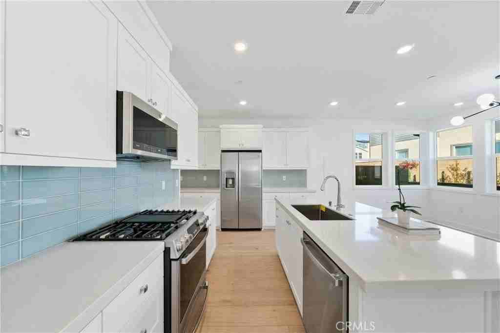 322 Proctor - Photo 5 of 38