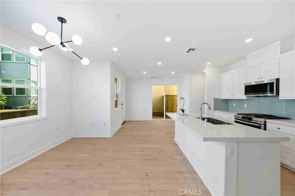 322 Proctor - Photo 6 of 38