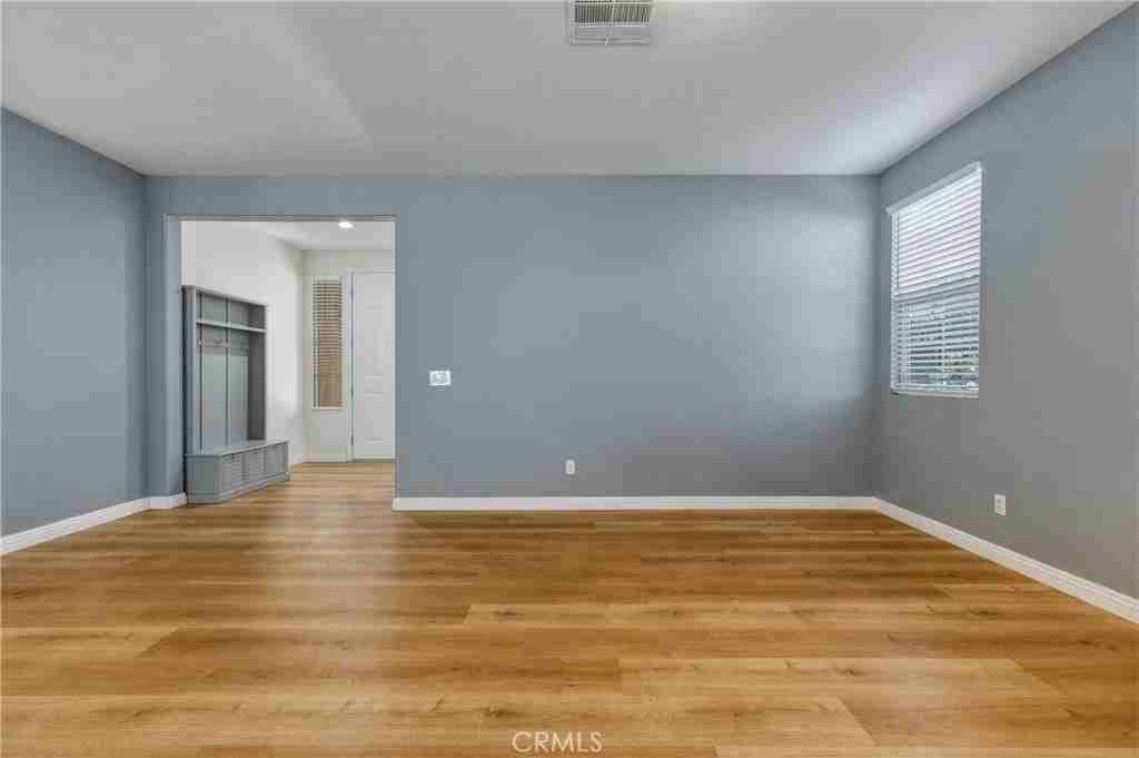 S Via Vis - Photo 3 of 25