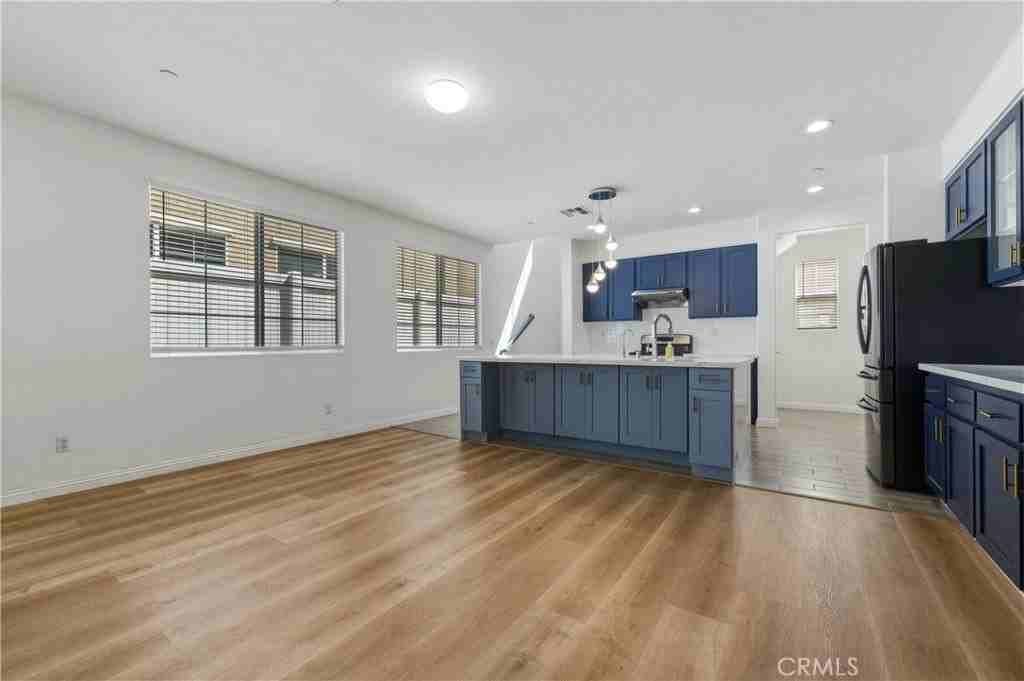 S Via Vis - Photo 5 of 25