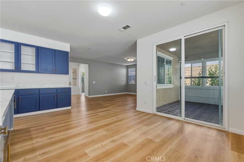 S Via Vis - Photo 7 of 25