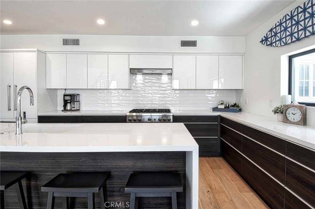 1045 W Balboa Blvd - Photo 2 of 18