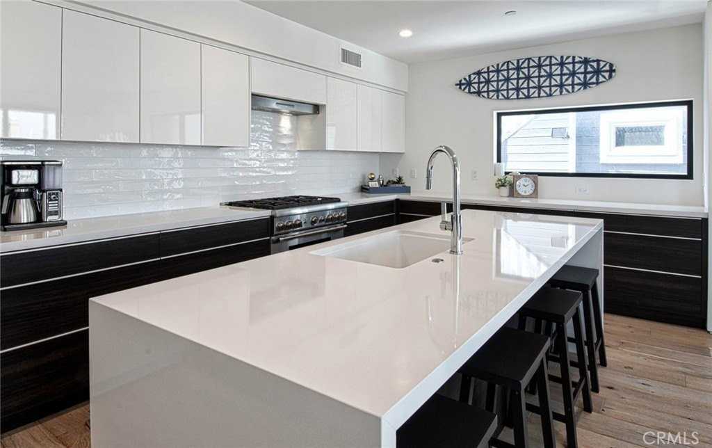 1045 W Balboa Blvd - Photo 4 of 18