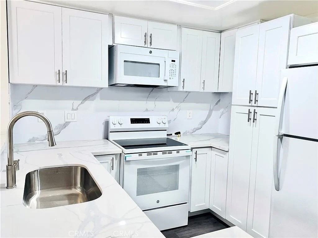 7 Stanford Ct - Photo 4 of 11