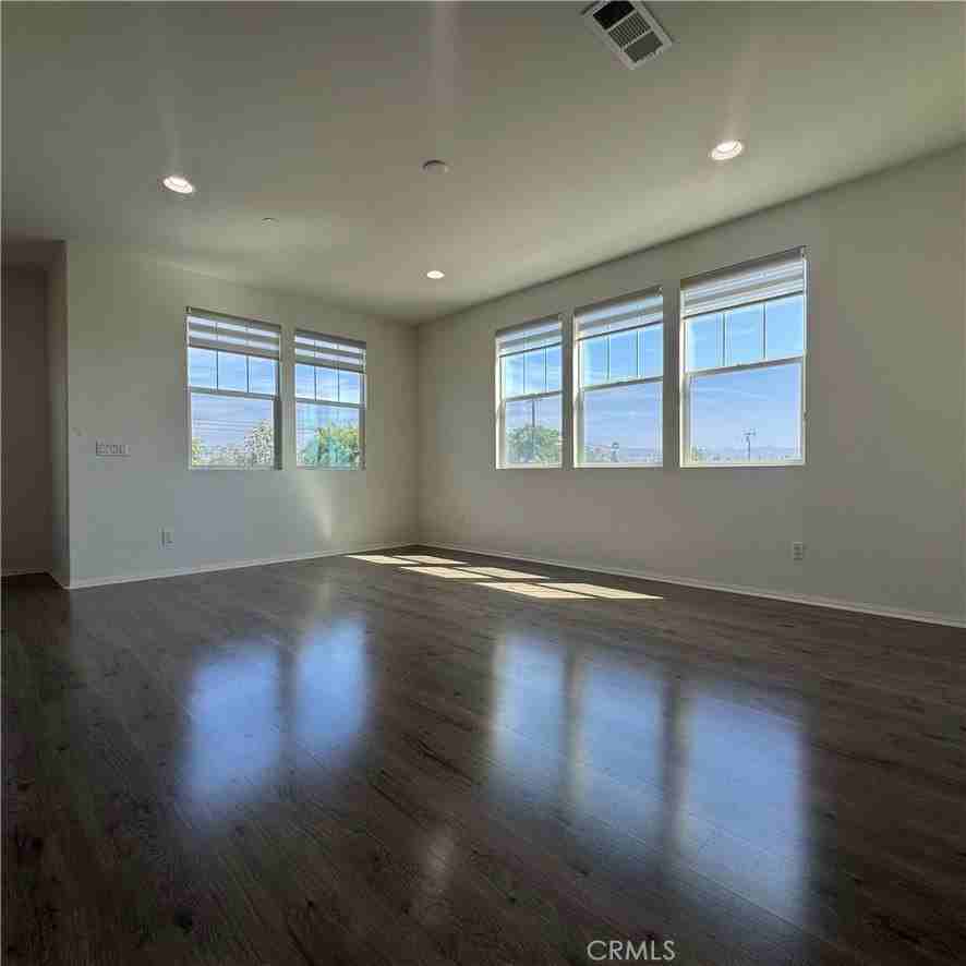 4853 Victory Dr - Photo 2 of 22