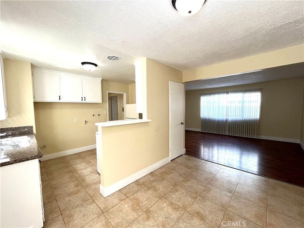 12915 Doty Ave #B - Photo 5 of 10