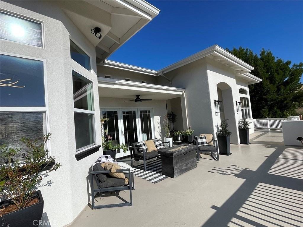 8560 Corriente Rd - Photo 4 of 50