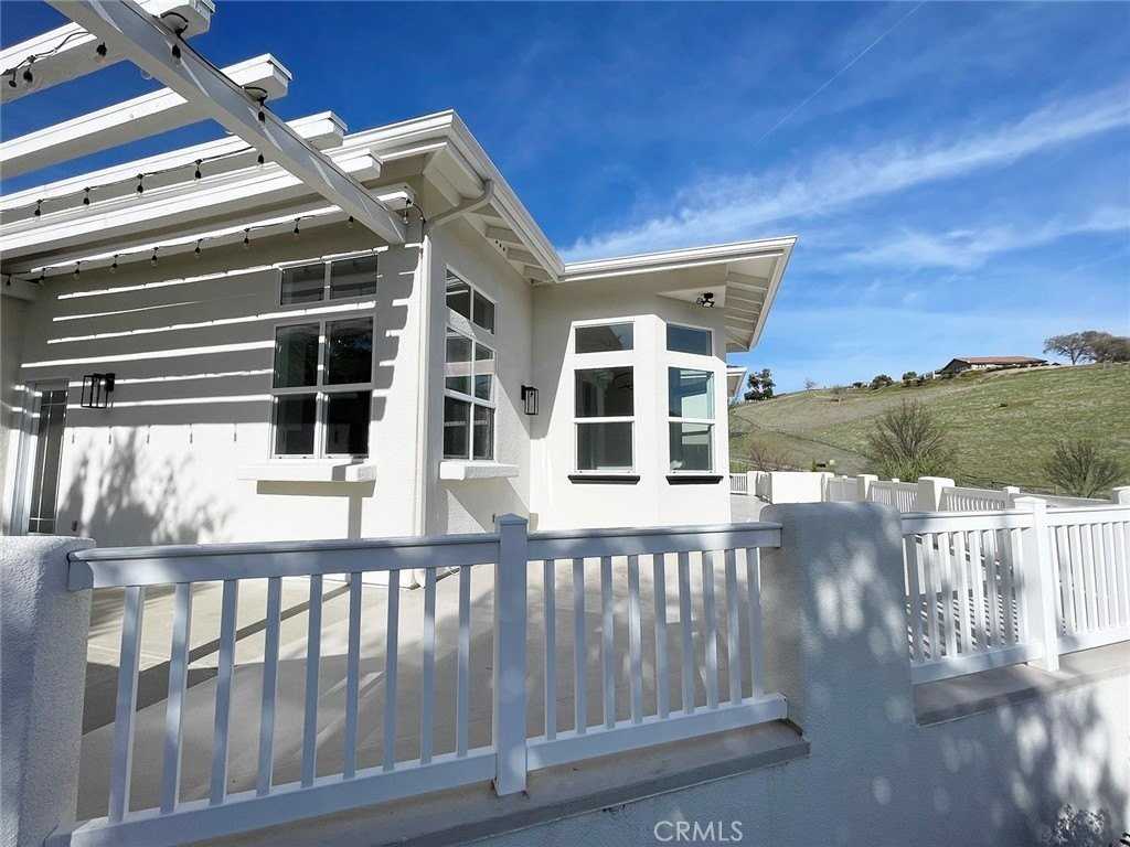 8560 Corriente Rd - Photo 6 of 50