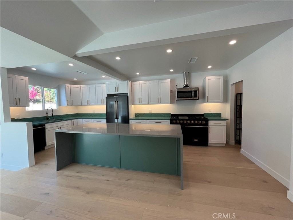 18371 Lahey St - Photo 2 of 32