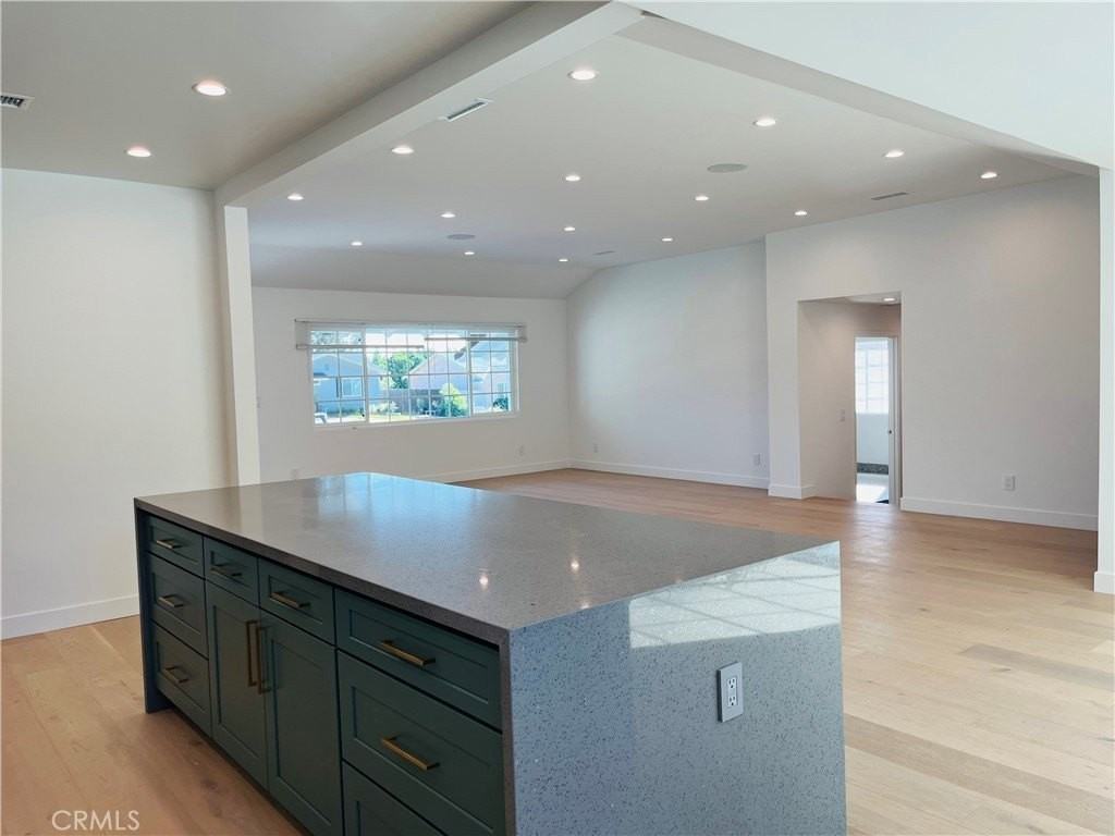 18371 Lahey St - Photo 3 of 32