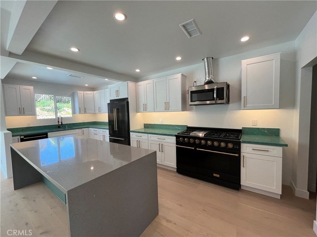 18371 Lahey St - Photo 6 of 32